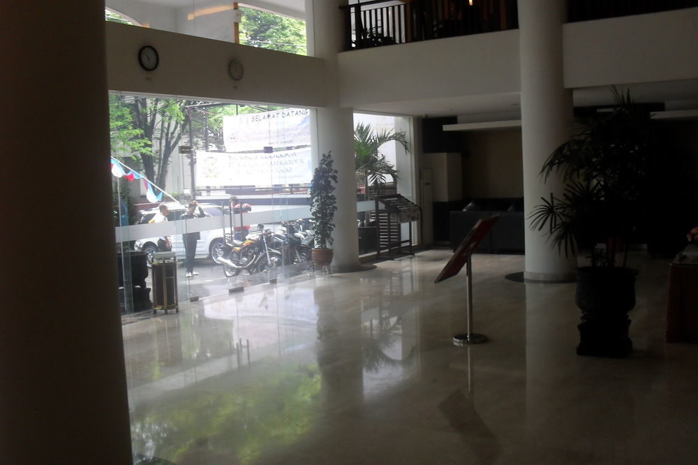 Hotel Gran Central Манадо Екстер'єр фото